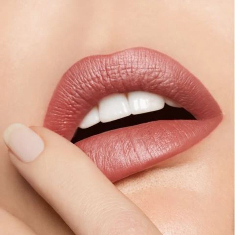 Runway Rogue Silk Glam Liquid Lipstick